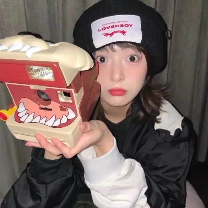伦敦夜后海报